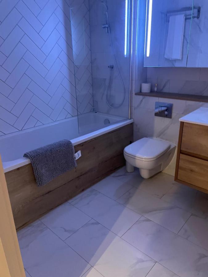 M1 Centre 3 Bed 3 Bath Luxe Penthouse Апартаменты