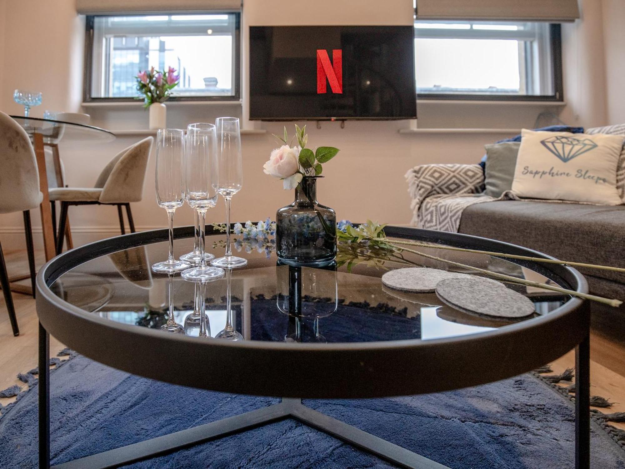 Апартаменты M1 Centre 3 Bed 3 Bath Luxe Penthouse *