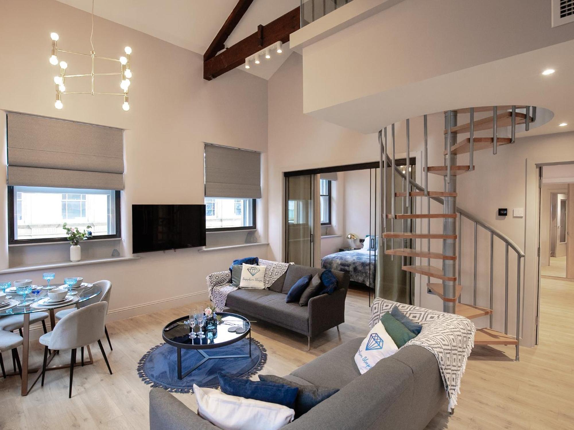 M1 Centre 3 Bed 3 Bath Luxe Penthouse Манчестер