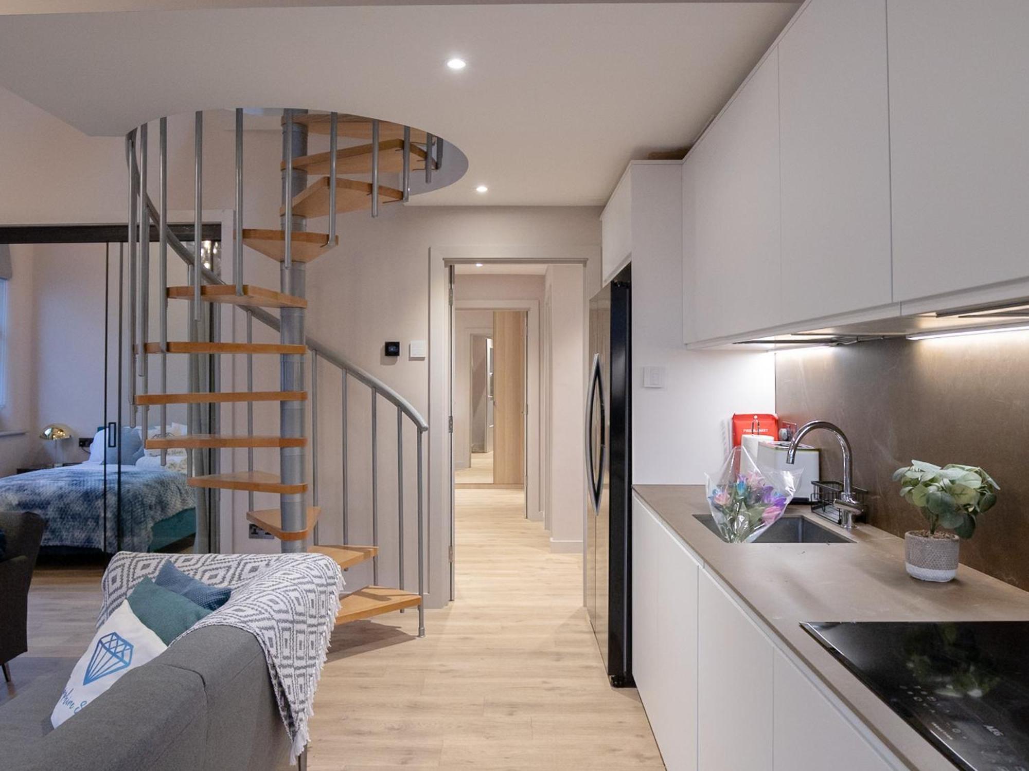 M1 Centre 3 Bed 3 Bath Luxe Penthouse Апартаменты